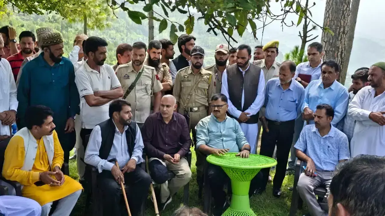 Poonch: प्रभावित इलाकों का जायजा लेकर मंत्री ने हर संभव सहायता का आश्वासन दिया Poonch: प्रभावित इलाकों का जायजा लेकर मंत्री ने हर संभव सहायता का आश्वासन दिया