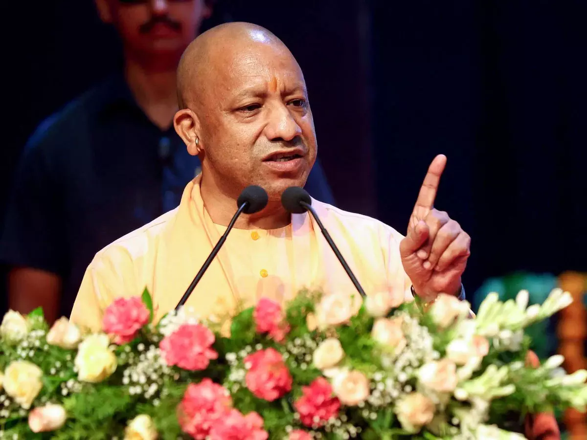 बुनकरों को सम्मान और सहायता देंगे CM योगी बुनकरों को सम्मान और सहायता देंगे CM योगी