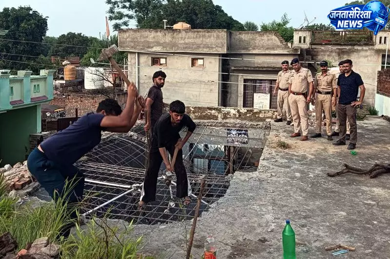 नूरपुर में ड्रग तस्करी आरोपी के अवैध कब्जे पर कार्रवाई, सरकारी जमीन पर बना मकान गिराया नूरपुर में ड्रग तस्करी आरोपी के अवैध कब्जे पर कार्रवाई, सरकारी जमीन पर बना मकान गिराया