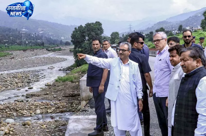 नदी-नालों के बहाव क्षेत्र में नहीं होगी निर्माण की अनुमति: CM नदी-नालों के बहाव क्षेत्र में नहीं होगी निर्माण की अनुमति: CM