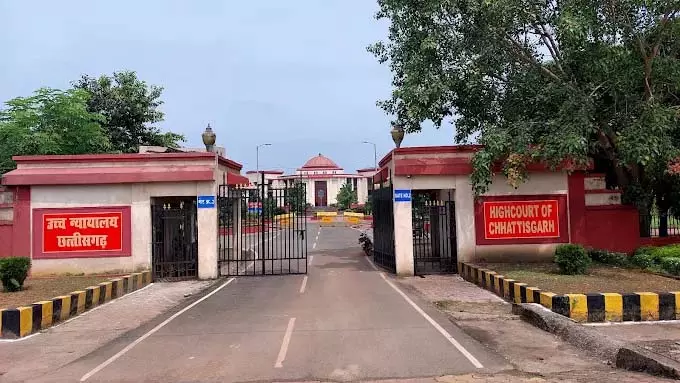 हाईकोर्ट से तलाक की डिक्री रद्द, जज ने सामान्य नोकझोंक को मानसिक क्रूरता नहीं माना हाईकोर्ट से तलाक की डिक्री रद्द, जज ने सामान्य नोकझोंक को मानसिक क्रूरता नहीं माना