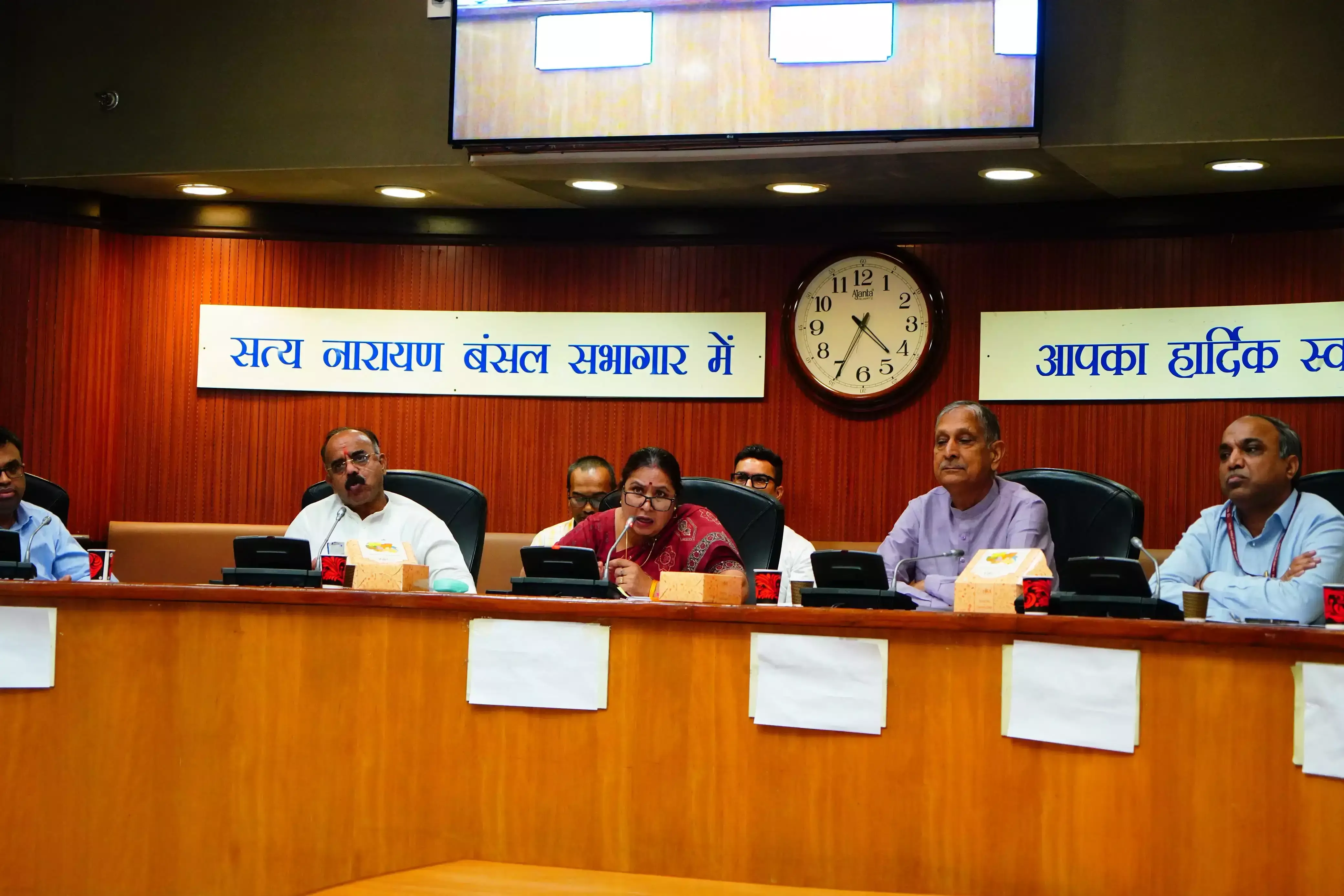 New Delhi: अतिरिक्त आयुक्तों और वरिष्ठ अधिकारियों के साथ समीक्षा बैठक New Delhi: अतिरिक्त आयुक्तों और वरिष्ठ अधिकारियों के साथ समीक्षा बैठक