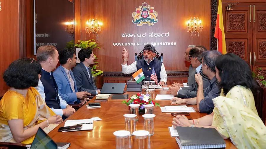 कर्नाटक सरकार की AI तैयारी तेज, एन्थ्रोपिक से दो लाख लोगों को ट्रेनिंग देने में सहयोग की मांग कर्नाटक सरकार की AI तैयारी तेज, एन्थ्रोपिक से दो लाख लोगों को ट्रेनिंग देने में सहयोग की मांग