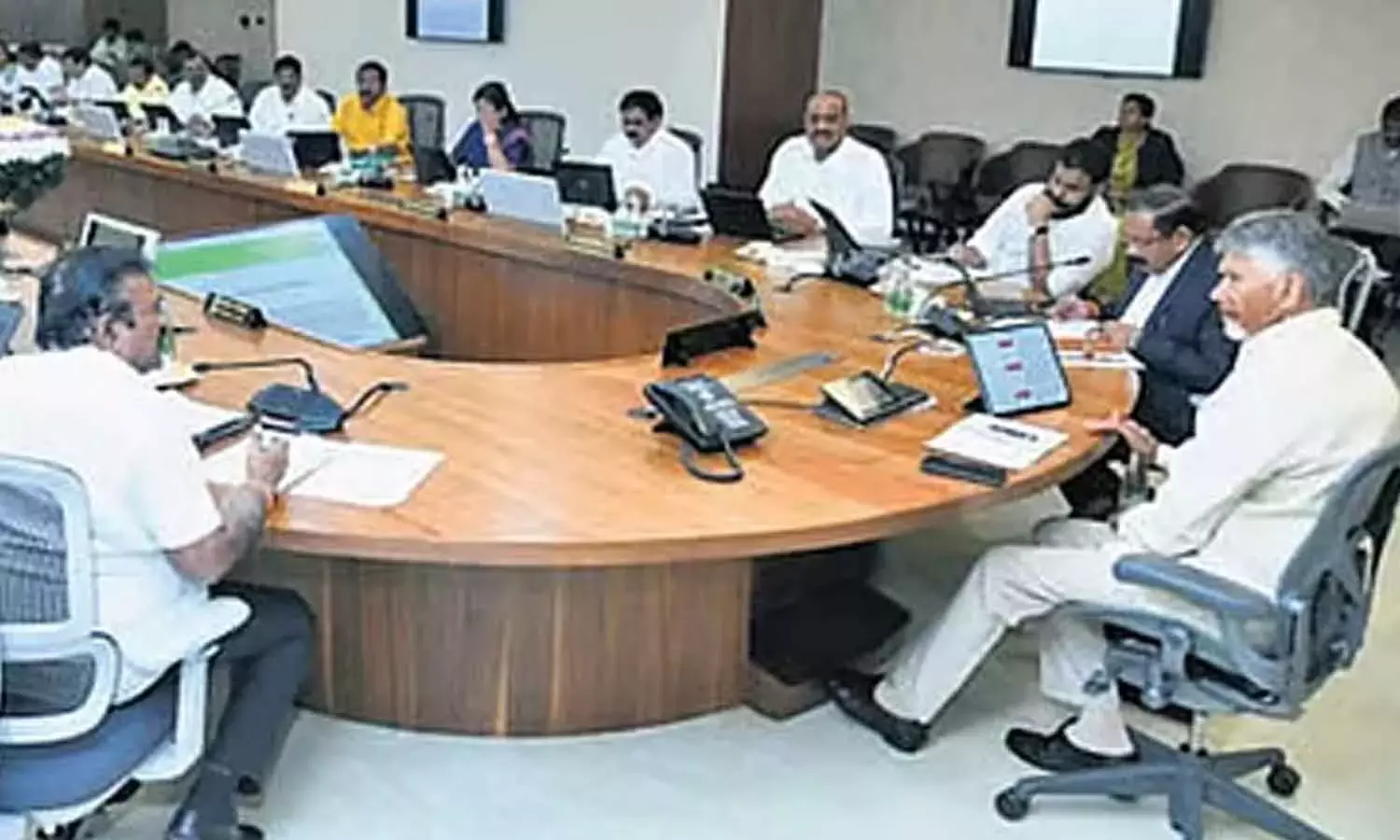 Andhra: कैबिनेट ने 1.23 लाख करोड़ की पीपीपी परियोजना, अमरावती परियोजनाओं को मंजूरी दी Andhra: कैबिनेट ने 1.23 लाख करोड़ की पीपीपी परियोजना, अमरावती परियोजनाओं को मंजूरी दी