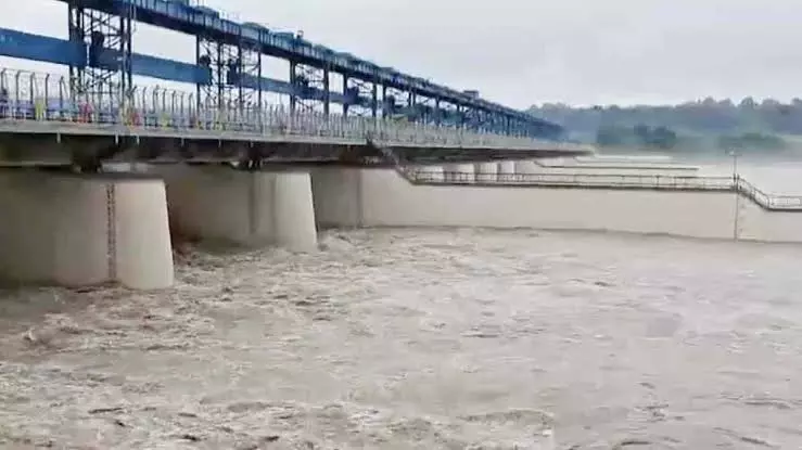 Haridwar: गंगा के बढ़ते जलस्तर से हरिद्वार में अलर्ट, चेतावनी स्तर पार करने की कगार Haridwar: गंगा के बढ़ते जलस्तर से हरिद्वार में अलर्ट, चेतावनी स्तर पार करने की कगार