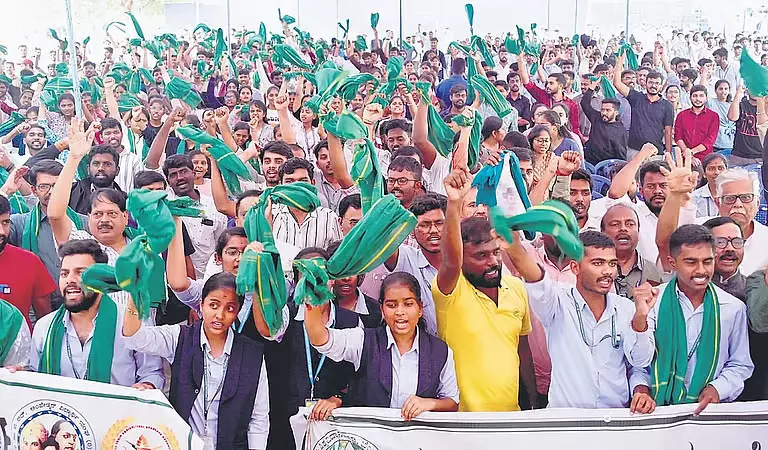छात्रों के विरोध के बाद कर्नाटक में कृषि अधिकारी भर्ती परीक्षा स्थगित छात्रों के विरोध के बाद कर्नाटक में कृषि अधिकारी भर्ती परीक्षा स्थगित