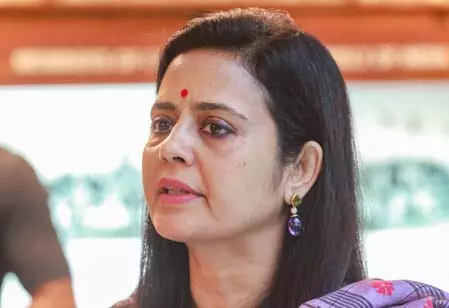 सुप्रीम कोर्ट ने हेट स्पीच मामले में महुआ मोइत्रा की याचिका पर सुनवाई से किया इनकार सुप्रीम कोर्ट ने हेट स्पीच मामले में महुआ मोइत्रा की याचिका पर सुनवाई से किया इनकार
