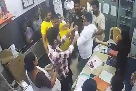 बॉम्बे हाईकोर्ट ने डॉक्टर से मारपीट मामले में रमेश म्हात्रे और अन्य आरोपियों को दी जमानत बॉम्बे हाईकोर्ट ने डॉक्टर से मारपीट मामले में रमेश म्हात्रे और अन्य आरोपियों को दी जमानत