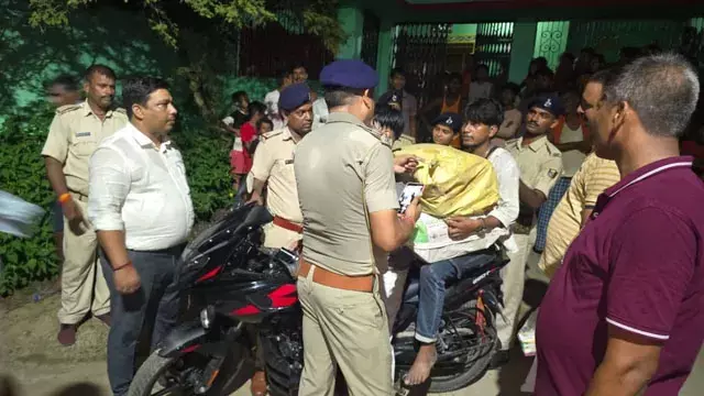 कुरकुरे के पैकेटों में छिपाकर ले जा रहे 31 किलो गांजे के साथ दो तस्कर गिरफ्तार