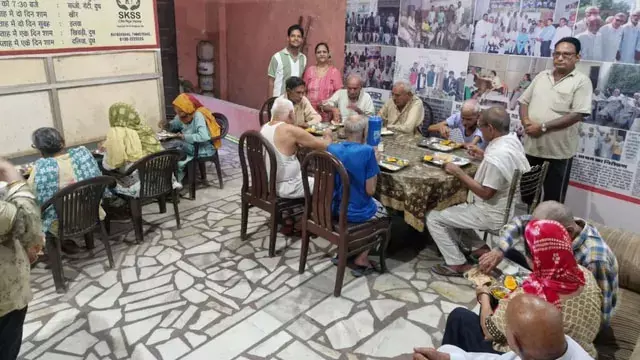 शिवचरण गुप्ता की रस्में समाजसेवी निभाएंगे, बेटियों ने बनाई दूरी शिवचरण गुप्ता की रस्में समाजसेवी निभाएंगे, बेटियों ने बनाई दूरी