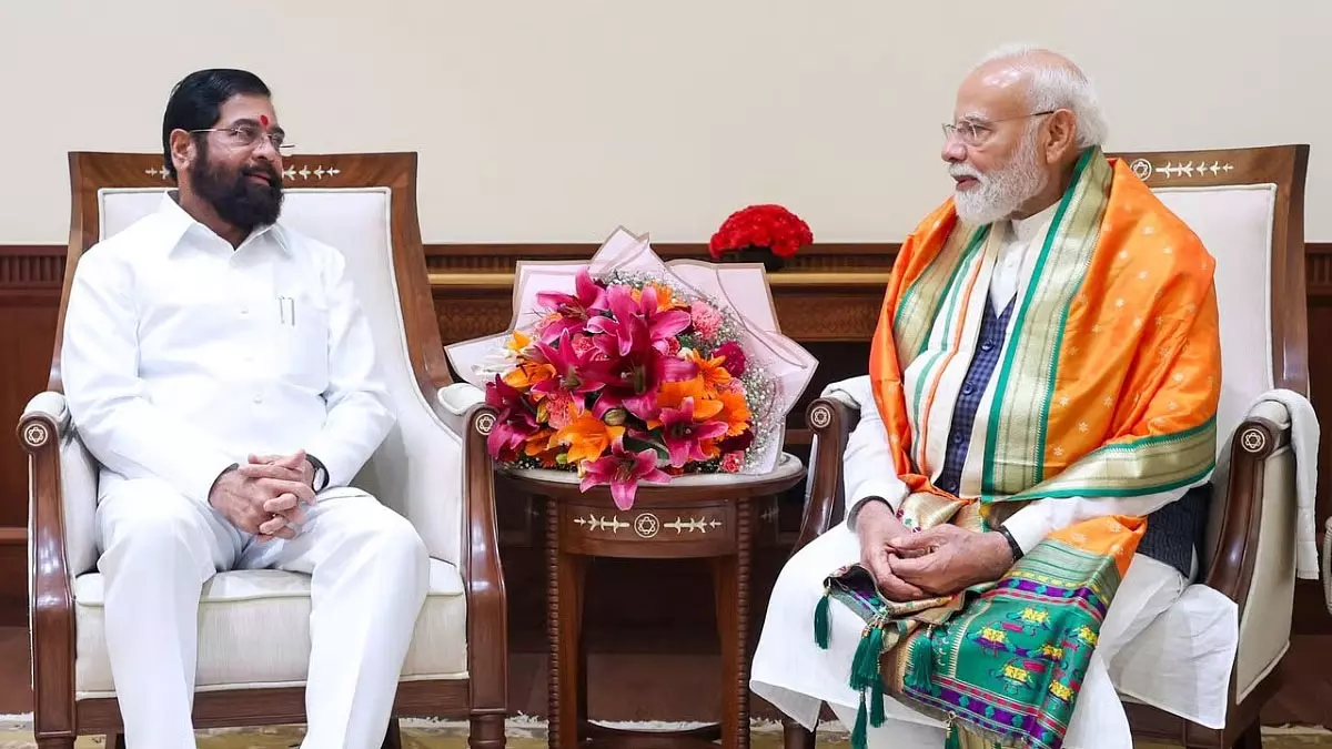 एकनाथ शिंदे ने PM से की मुलाकात, महाराष्ट्र में बाढ़ राहत और राजनीतिक मुद्दों पर हुई चर्चा एकनाथ शिंदे ने PM से की मुलाकात, महाराष्ट्र में बाढ़ राहत और राजनीतिक मुद्दों पर हुई चर्चा