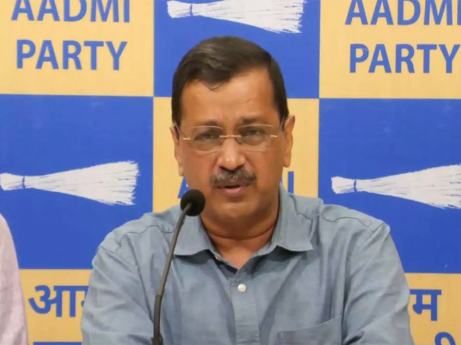 E20 ईंधन विवाद पर केजरीवाल की सलाह- सरकार का रुख साफ होने तक पेट्रोल-डीजल वाहन न खरीदें E20 ईंधन विवाद पर केजरीवाल की सलाह- सरकार का रुख साफ होने तक पेट्रोल-डीजल वाहन न खरीदें
