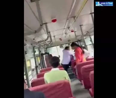 स्कूल बस ड्राइवर पर ताना बंदूक, सुरक्षा गार्ड की दबंगई स्कूल बस ड्राइवर पर ताना बंदूक, सुरक्षा गार्ड की दबंगई