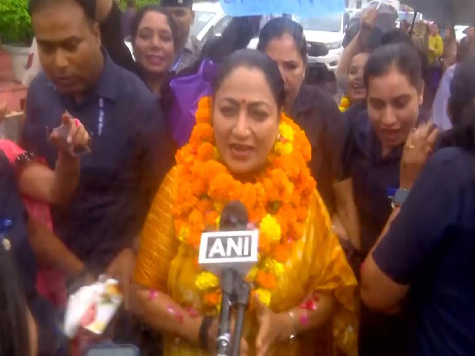 लक्ष्मी योजना से महिलाओं को मिलेगा सशक्तिकरण: Rekha Gupta लक्ष्मी योजना से महिलाओं को मिलेगा सशक्तिकरण: Rekha Gupta