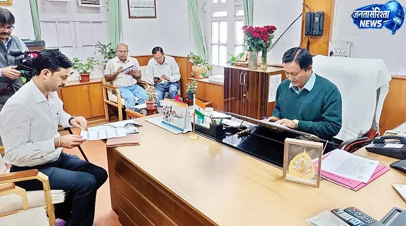 सुस्त काम पर दो ठेकेदारों को पेनल्टी सुस्त काम पर दो ठेकेदारों को पेनल्टी