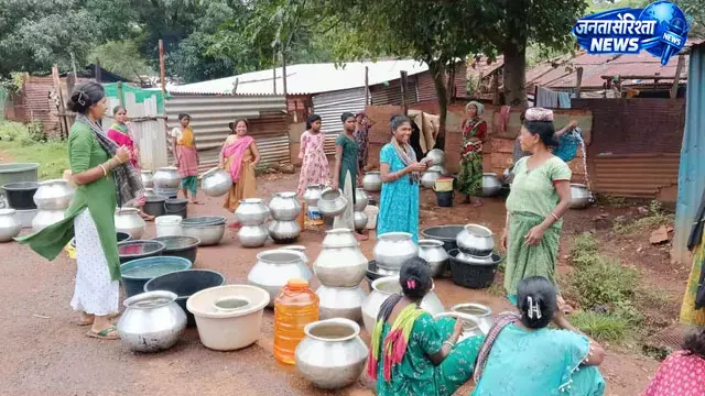 गाड़ा हाटिंग बस्ती में गहराया पेयजल संकट, दो घंटे की आपूर्ति से 300 परिवार परेशान गाड़ा हाटिंग बस्ती में गहराया पेयजल संकट, दो घंटे की आपूर्ति से 300 परिवार परेशान