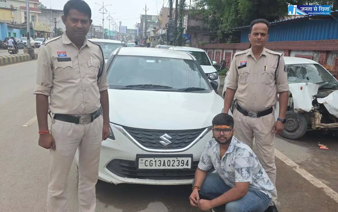 पेट्रोल पंप पर फर्जी ऑनलाइन पेमेंट दिखाकर ठगी, बलेनो कार के साथ युवक गिरफ्तार पेट्रोल पंप पर फर्जी ऑनलाइन पेमेंट दिखाकर ठगी, बलेनो कार के साथ युवक गिरफ्तार