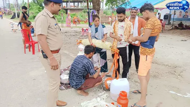 कांवड़ खंडित होने पर हंगामा, पुलिस की सूझबूझ से टला बड़ा विवाद कांवड़ खंडित होने पर हंगामा, पुलिस की सूझबूझ से टला बड़ा विवाद