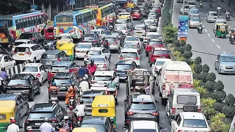 बेंगलुरु ट्रैफिक सुधार के लिए हैदराबाद मॉडल लागू होगा बेंगलुरु ट्रैफिक सुधार के लिए हैदराबाद मॉडल लागू होगा