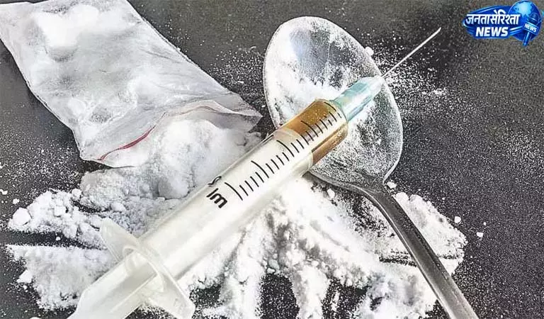 चिट्टे की कमाई पर चला बुलडोजर, नशा तस्करों पर पुलिस का डंडा चिट्टे की कमाई पर चला बुलडोजर, नशा तस्करों पर पुलिस का डंडा