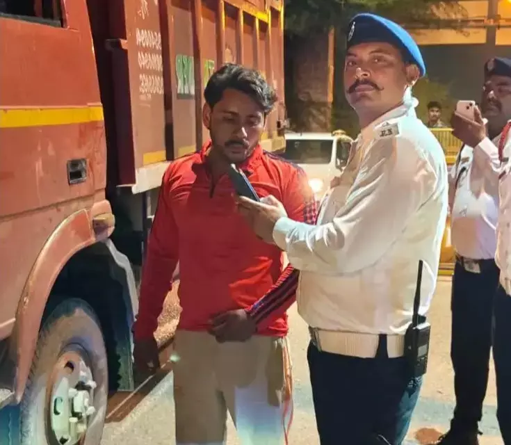 Faridabad: फरीदाबाद में ट्रैफिक नियम उल्लंघन पर पुलिस का बड़ा एक्शन