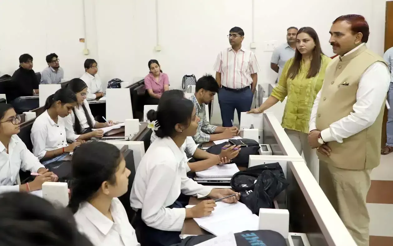 Hisar: प्रो. नरसी राम बिश्नोई बोले- छात्रों का समग्र विकास हमारी प्राथमिकता Hisar: प्रो. नरसी राम बिश्नोई बोले- छात्रों का समग्र विकास हमारी प्राथमिकता
