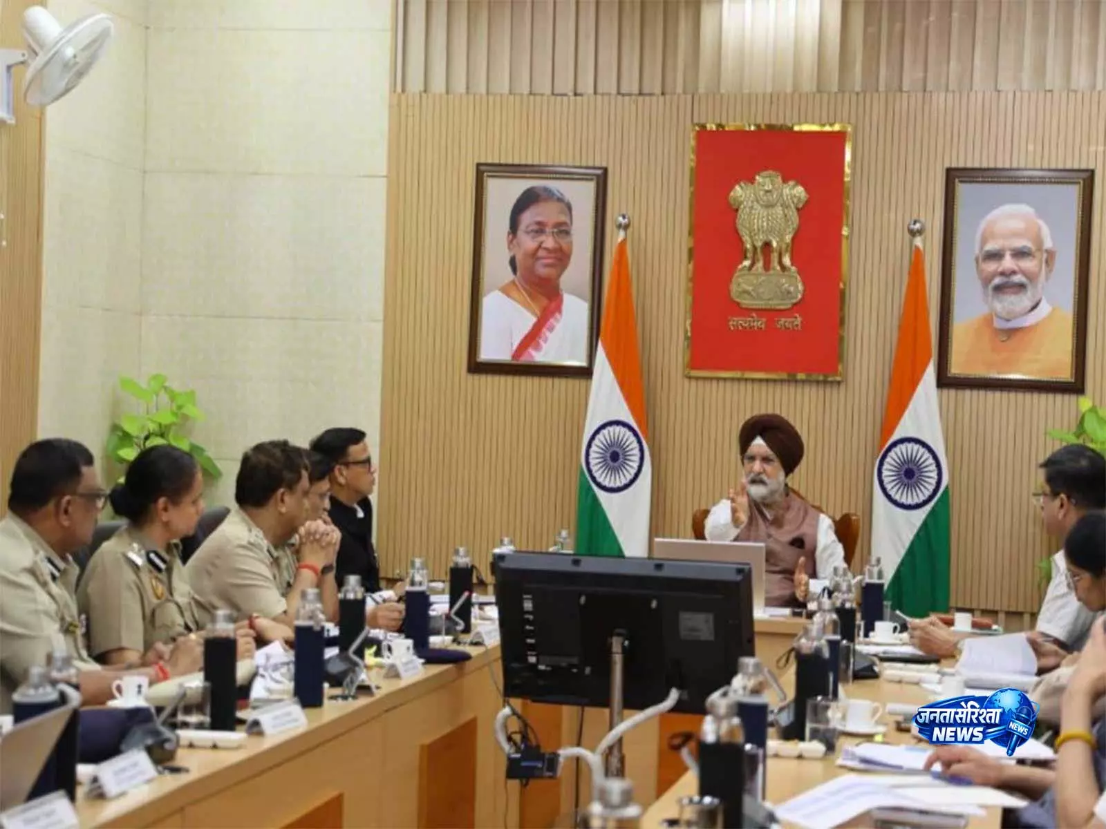 दिल्ली LG ने ट्रैफिक, कांवड़ यात्रा और 15 अगस्त तैयारियों की समीक्षा की दिल्ली LG ने ट्रैफिक, कांवड़ यात्रा और 15 अगस्त तैयारियों की समीक्षा की