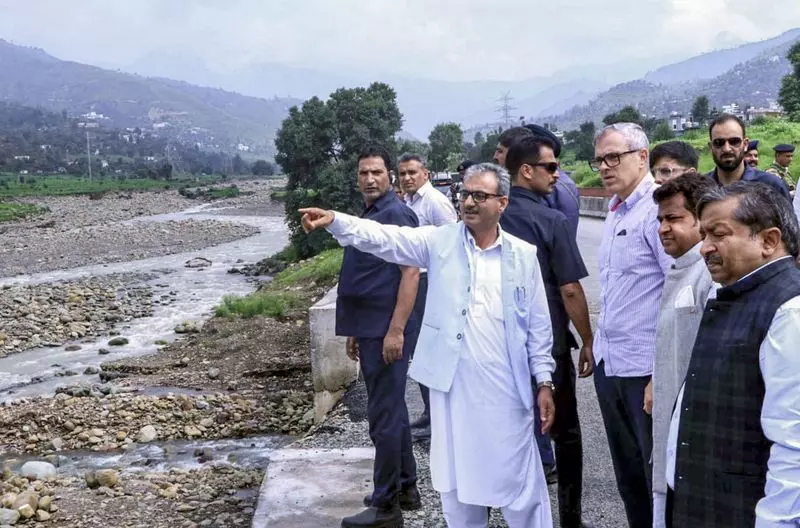 राजौरी दौरा: CM ने दी चेतावनी, नदी के किनारे निर्माण कार्य पर पूर्ण प्रतिबंध राजौरी दौरा: CM ने दी चेतावनी, नदी के किनारे निर्माण कार्य पर पूर्ण प्रतिबंध