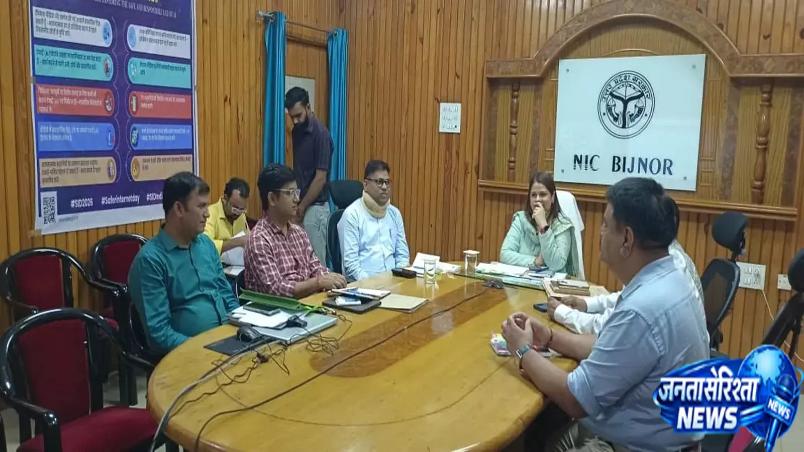 हर घर तिरंगा अभियान को रफ्तार, बिजनौर में 7 लाख राष्ट्रीय ध्वज लगाने की तैयारी हर घर तिरंगा अभियान को रफ्तार, बिजनौर में 7 लाख राष्ट्रीय ध्वज लगाने की तैयारी