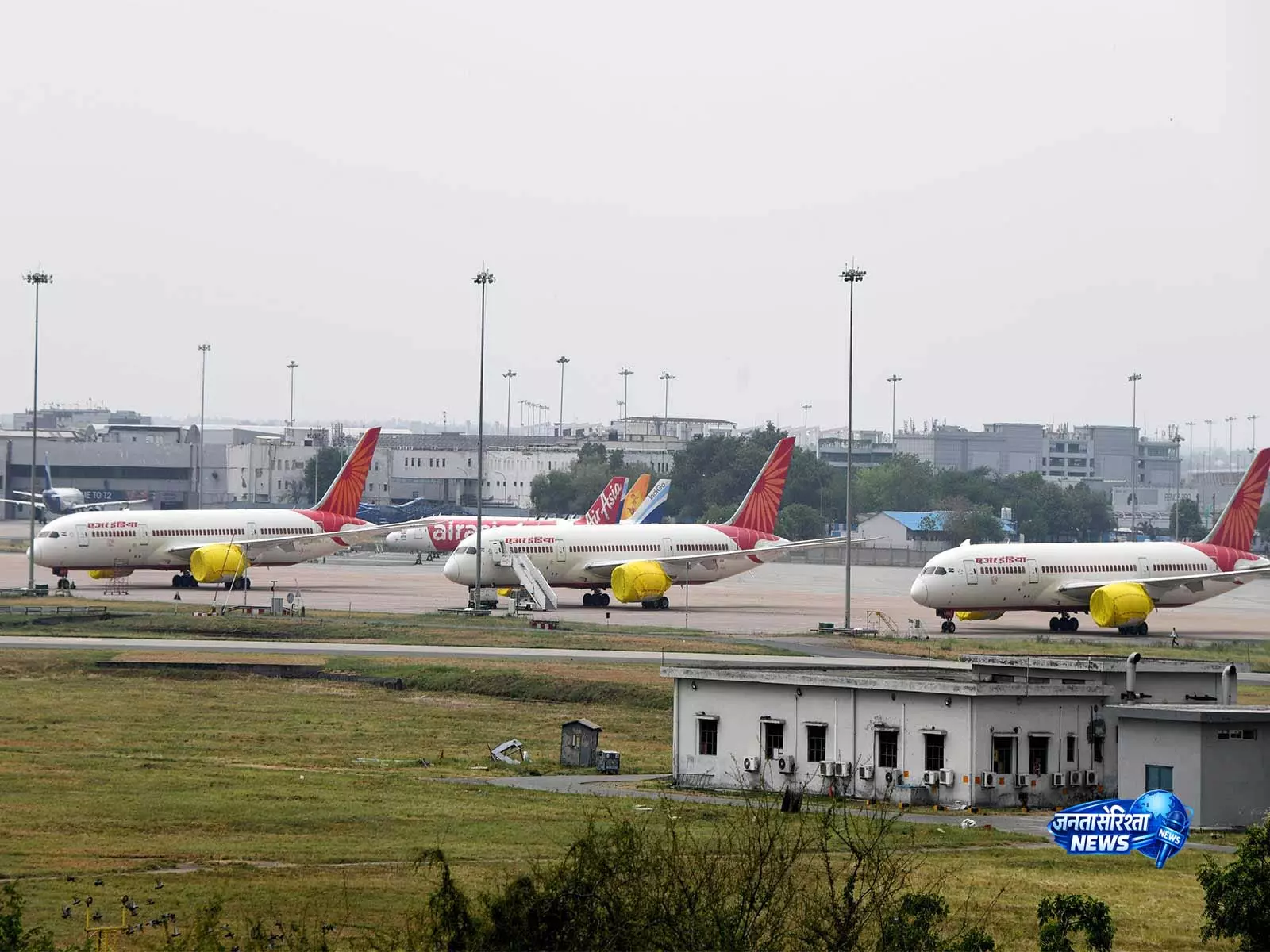 एयर इंडिया की फुकेत-दिल्ली फ्लाइट में टर्बुलेंस: यात्री ने DGCA में शिकायत दर्ज कराई, जांच की मांग की एयर इंडिया की फुकेत-दिल्ली फ्लाइट में टर्बुलेंस: यात्री ने DGCA में शिकायत दर्ज कराई, जांच की मांग की