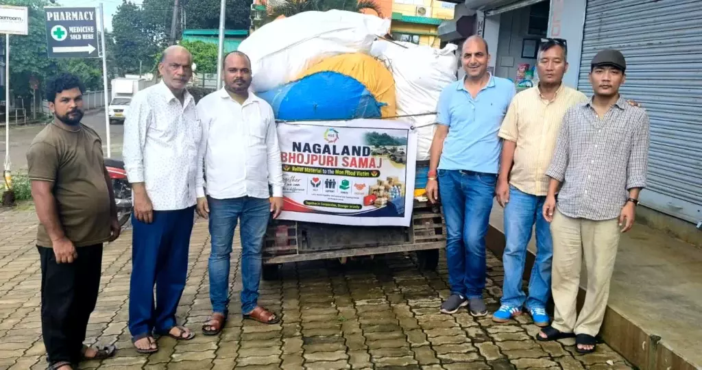 Nagaland भोजपुरी समाज ने मोन में बाढ़ और भूस्खलन से प्रभावित लोगों को राहत पहुंचाई Nagaland भोजपुरी समाज ने मोन में बाढ़ और भूस्खलन से प्रभावित लोगों को राहत पहुंचाई
