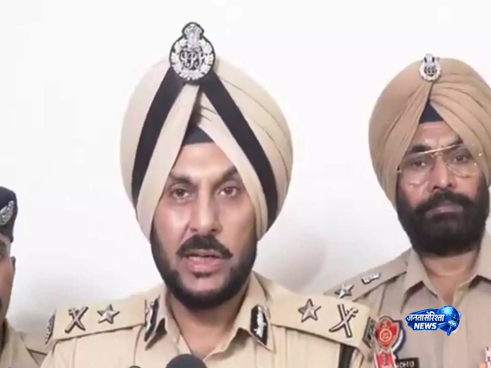 अमृतसर पुलिस कमिश्नर पद से गुरप्रीत सिंह भुल्लर हटाए गए हरमनबीर सिंह को मिली जिम्मेदारी अमृतसर पुलिस कमिश्नर पद से गुरप्रीत सिंह भुल्लर हटाए गए हरमनबीर सिंह को मिली जिम्मेदारी