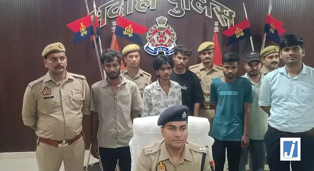 व्हाट्सएप-टेलीग्राम से ठगी करने वाले 5 आरोपी पुलिस के हत्थे चढ़े व्हाट्सएप-टेलीग्राम से ठगी करने वाले 5 आरोपी पुलिस के हत्थे चढ़े