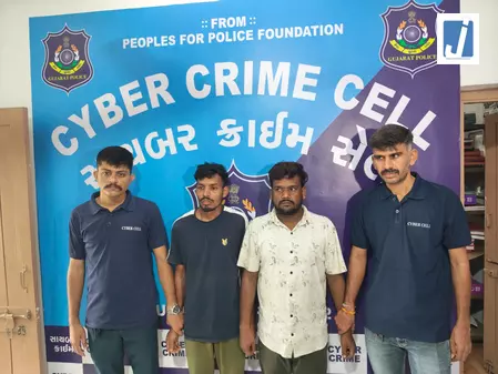 पुलिस ने झारखंड में साइबर धोखाधड़ी के धन के स्रोत का पता लगाया दो गिरफ्तार पुलिस ने झारखंड में साइबर धोखाधड़ी के धन के स्रोत का पता लगाया दो गिरफ्तार