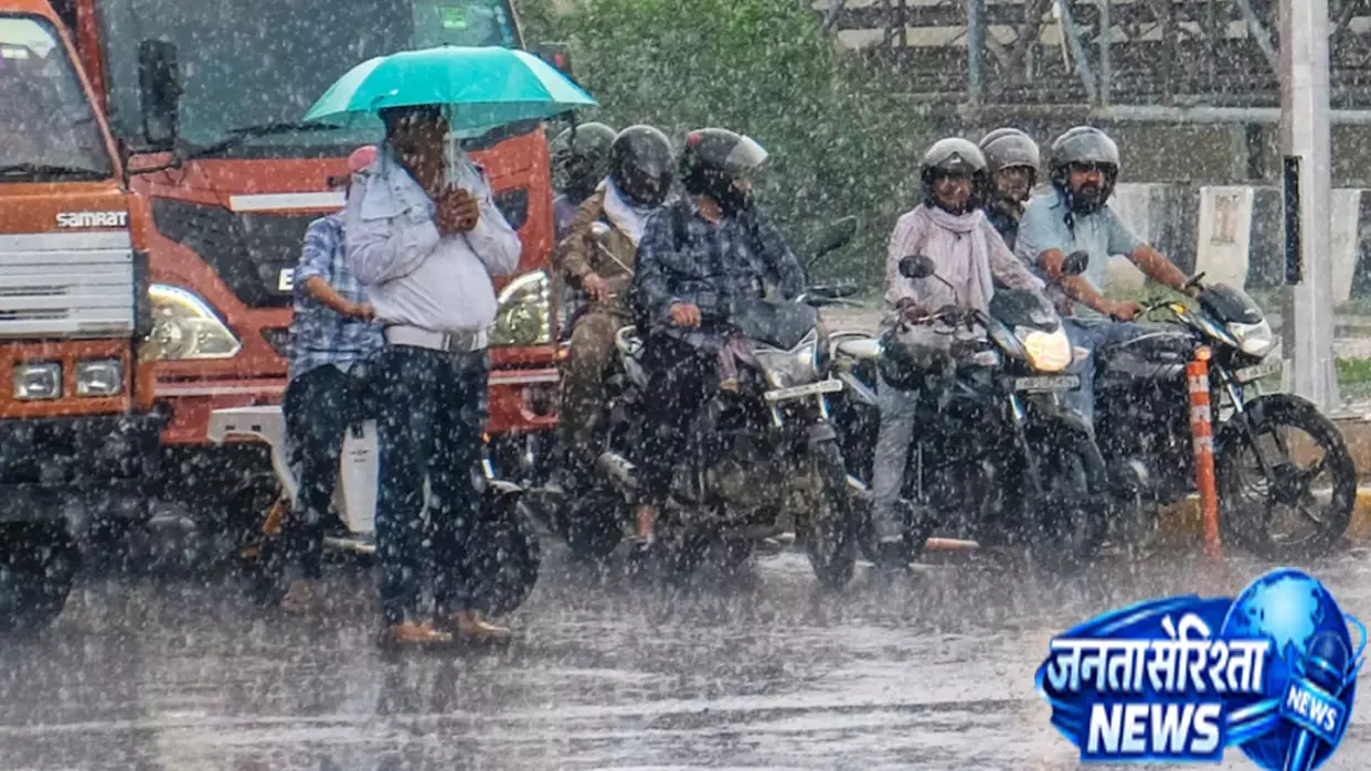 यूपी में झमाझम बारिश का दौर शुरू कई जिलों में भारी वर्षा की चेतावनी यूपी में झमाझम बारिश का दौर शुरू कई जिलों में भारी वर्षा की चेतावनी