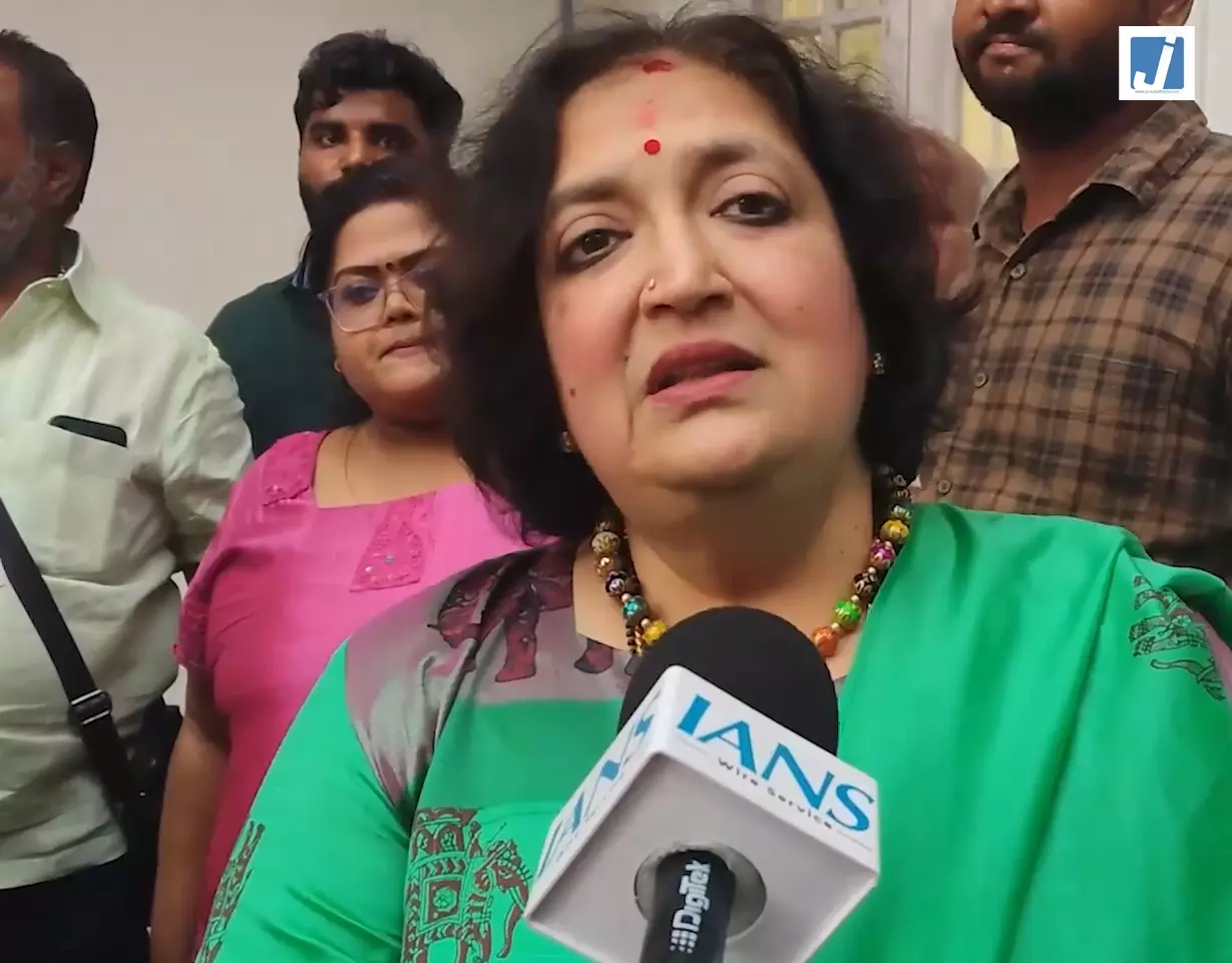 लता रजनीकांत ने गांव किसान और स्थानीय उद्योगों के संरक्षण पर दिया जोर लता रजनीकांत ने गांव किसान और स्थानीय उद्योगों के संरक्षण पर दिया जोर