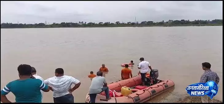 Bhubaneswar: नदी में डूबने से 2 युवक लापता Bhubaneswar: नदी में डूबने से 2 युवक लापता