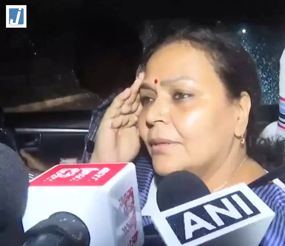 अभ्यर्थियों के प्रदर्शन में मंत्री दीपिका पांडे सिंह ने समाधान का दिया भरोसा अभ्यर्थियों के प्रदर्शन में मंत्री दीपिका पांडे सिंह ने समाधान का दिया भरोसा