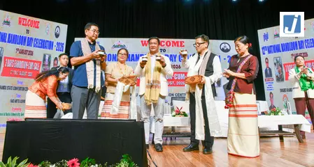 मुख्यमंत्री ने 32,000 बुनकरों को सहयोग देने वाले हथकरघा क्षेत्र पर प्रकाश डाला मुख्यमंत्री ने 32,000 बुनकरों को सहयोग देने वाले हथकरघा क्षेत्र पर प्रकाश डाला