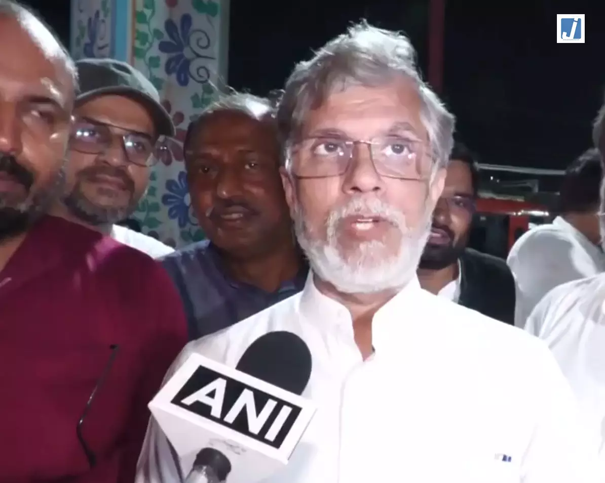 प्रयागराज में पवन खेड़ा का केंद्र पर हमला प्रयागराज में पवन खेड़ा का केंद्र पर हमला