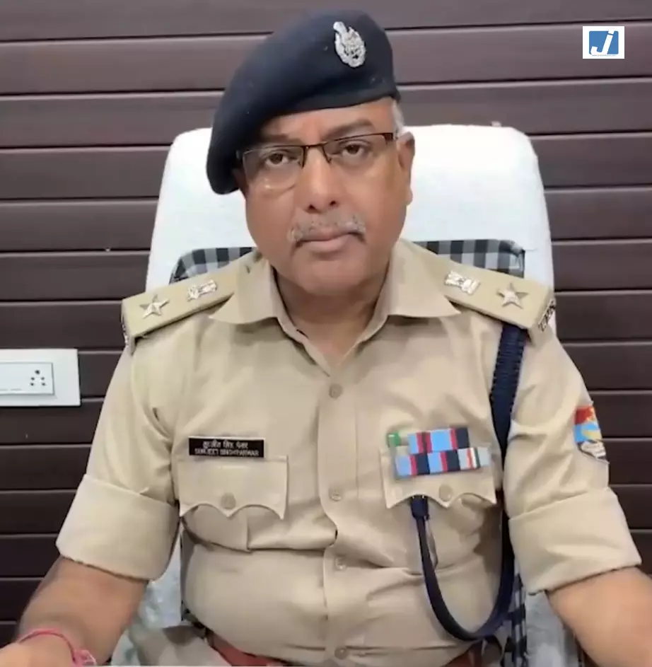 एसआईटी ने तीसरे आरोपी को किया गिरफ्तार, घर से चांदी-जेवर और नकदी बरामद एसआईटी ने तीसरे आरोपी को किया गिरफ्तार, घर से चांदी-जेवर और नकदी बरामद
