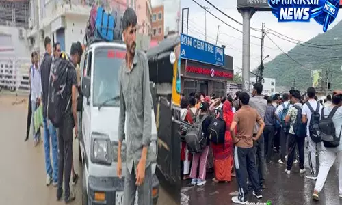 कटड़ा में आस्था पर अव्यवस्था भारी! सड़क पर जाम और फुटपाथ पर दुकानों से श्रद्धालु परेशान कटड़ा में आस्था पर अव्यवस्था भारी! सड़क पर जाम और फुटपाथ पर दुकानों से श्रद्धालु परेशान