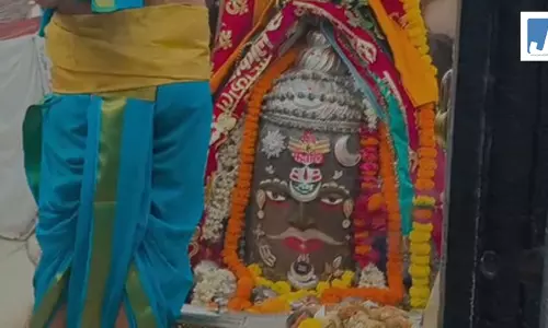 बाबा महाकाल का भस्म से शृंगार; बड़ी संख्या में श्रद्धालु रहे मौजूद, जयकारों की गूंज बाबा महाकाल का भस्म से शृंगार; बड़ी संख्या में श्रद्धालु रहे मौजूद, जयकारों की गूंज