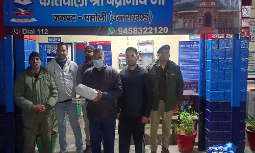 Badrinath मंदिर दान चोरी मामले में सुरक्षा गार्ड गिरफ्तार Badrinath मंदिर दान चोरी मामले में सुरक्षा गार्ड गिरफ्तार