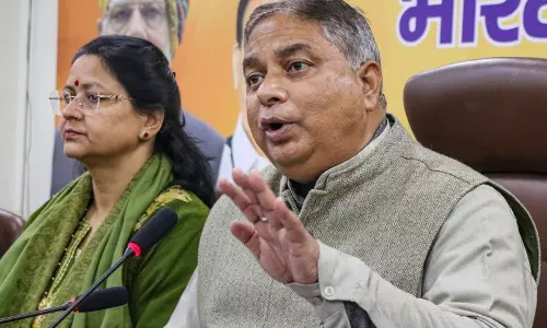 दक्षिण कश्मीर में तिरंगा रैली पर BJP की बड़ी कार्रवाई, नौ नेताओं की सदस्यता निलंबित दक्षिण कश्मीर में तिरंगा रैली पर BJP की बड़ी कार्रवाई, नौ नेताओं की सदस्यता निलंबित