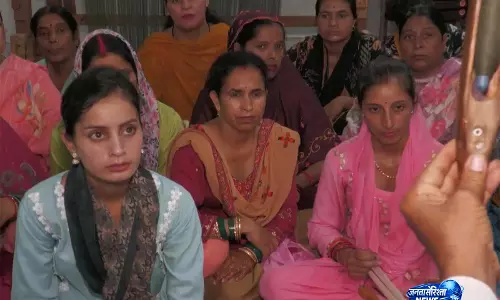 जम्मू-कश्मीर में समर्थ योजना के तहत 30 ग्रामीण महिलाओं को ऊन और हथकरघा प्रशिक्षण जम्मू-कश्मीर में समर्थ योजना के तहत 30 ग्रामीण महिलाओं को ऊन और हथकरघा प्रशिक्षण