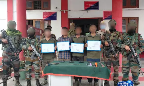 अरुणाचल में ULFA आई के चार कैडर ने किया आत्मसमर्पण, असम राइफल्स के सामने डाले हथियार अरुणाचल में ULFA आई के चार कैडर ने किया आत्मसमर्पण, असम राइफल्स के सामने डाले हथियार