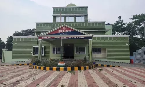 ओडिशा के गंजाम में लिफ्ट देने से मना करने पर बाइक सवार पर चाकू से हमला ओडिशा के गंजाम में लिफ्ट देने से मना करने पर बाइक सवार पर चाकू से हमला