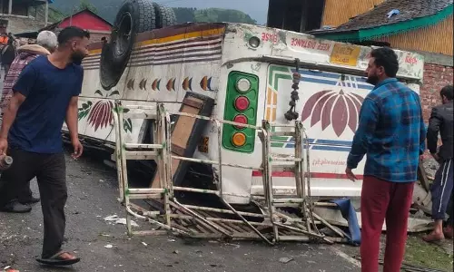 चंबा में दर्दनाक बस हादसा, सड़क से फिसलकर नीचे गिरी निजी बस; 7 की मौत, 11 घायल