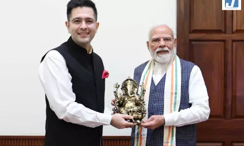 राघव चड्ढा ने पीएम मोदी को भेंट की भगवान गणेश की मूर्ति, बोले-एक सुबह जो हमेशा याद रहेगी राघव चड्ढा ने पीएम मोदी को भेंट की भगवान गणेश की मूर्ति, बोले-एक सुबह जो हमेशा याद रहेगी